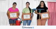 Polémica en Misiones: por el Día de la Mujer, entregaron escobas, baldes y escurridores