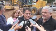 Mariano Gaido recorrió la obra de asfalto en Villa Ceferino y anticipó la pavimentación de 50 cuadras más