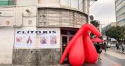 Clítoris inflable de 3 metros marcó intervención artivista durante marcha feminista del 8M en Viña del Mar