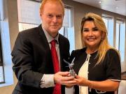 Jeanine Áñez ya está en Santiago para la posesión de Kast y agradece apoyo de senador chileno que pidió su liberación