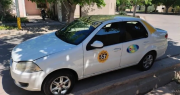 Buscan un taxi que fue alquilado y desapareció junto con el conductor