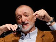Arturo Pérez-Reverte, escritor: No esperéis a que se mueran, preguntad a los abuelos antes de que se vayan