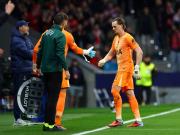 Antonin Kinsky y su noche fatal en la Champions League: el arquero de Tottenham se comió tres goles ante Atlético y lo sacaron a los 15 minutos