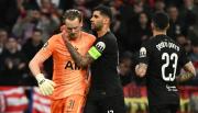 Le hicieron tres goles en 15 minutos y lo sacaron: la noche de terror del arquero Kinsky en Tottenham