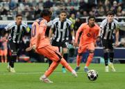 Barcelona rescata un empate agónico ante Newcastle