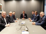 Adorni se defendió desde Nueva York