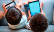 “Ninguna pantalla reemplaza la interacción cara a cara”: advierten sobre el impacto de las vacaciones y la tecnología en niños
