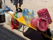 16 días sin agua en Cumaná: entre cisternas, enfermedades y riesgo en el río