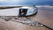 Con 16 años creó un invento que eliminó más plástico del océano que la masa de la Torre Eiffel