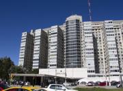 Misterio en Hospital de Clínicas: acompañó a un enfermo, salió a fumar y apareció muerto