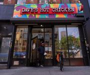 Dave's Hot Chicken, respaldada por Drake, explora la venta de su franquicia europea