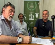 Dirigentes de Racing de Mercedes firmaron fideicomiso de OFI para parte de las obras que está llevando a cabo para la cancha