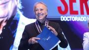 Serrat recibió el doctorado honoris causa de la UNCuyo y emocionó: “Canten porque eso espanta a los demonios”