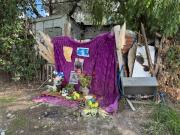 “No era tu momento para partir”: el altar que le hicieron a Jonathan frente a su casa