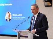 El viaje de Manuel Adorni a Nueva York: ¿subió a un reconocido tuitero al avión?