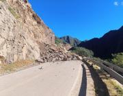 Turistas varados en Catamarca por un derrumbe en Ruta 40 y crece la polémica por la gestión de Jalil