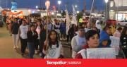 Docentes encabezaron marcha de antorchas