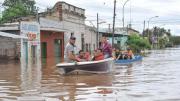 Desalojos masivos en medio de las torrenciales lluvias que afectan el norte de Argentina