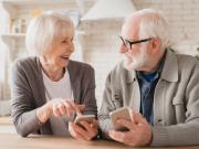 Ni caminar ni cuidar de los nietos: el pasatiempo más recomendado para que los mayores de 65 potencien la creatividad