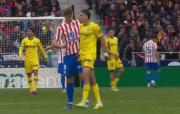 Jugador de Getafe vio la roja por pellizcarle los genitales a Sorloth, del Atlético Madrid