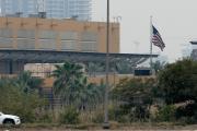 La embajada estadounidense en Bagdad recibe el impacto de un dron: provocó un incendio