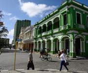 Manifestantes en Cuba atacan en protesta sede provincial del Partido Comunista