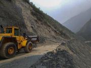 ABC reporta bloqueos, derrumbes y restricciones en varias rutas del país