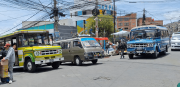 Calidad del transporte público en La Paz genera discusión: usuarios se quejan, choferes se excusan y la Alcaldía observa