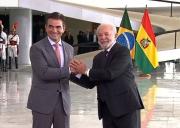 Con afectuoso abrazo, Lula recibe a Paz en su primera visita a Brasil