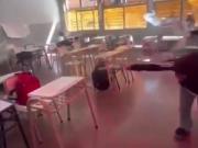 Un grupo de alumnos armó una batalla de bengalas dentro del aula en Catamarca