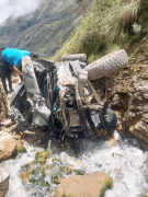 Tres fallecidos tras embarrancamiento de vehículo en Lipichi