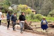 Lluvias aíslan a comunidades de Cuenca y las dejan sin luz ni agua
