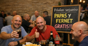 Se viene el Peladazo a Trinidad: un negocio regalará papas y fernet a los pelados que vayan