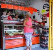 Comerciantes reportan una caída en las ventas de embutidos