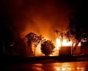 Aguas Dulces: escucharon explosiones, salieron, y era una casa que estaba en llamas