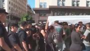 Efectivos de la Policía Federal impidieron que el Foro por la Discapacidad acampe en Plaza de Mayo