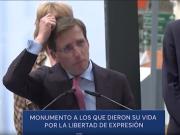 El momento en que una paloma le hizo caca en la cabeza al alcalde de Madrid