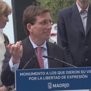 Alcalde de Madrid sufre percance con excremento de paloma