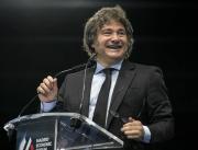 Previo a su viaje a Hungría, Javier Milei viaja a Tucumán para participar del FENOA