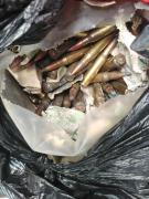 Abandonan más de 100 municiones de grueso calibre en un micro en Los Lotes