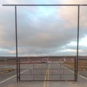 Polémica en Chubut por la instalación de una tranquera en plena ruta: El asfalto está en nuestro campo