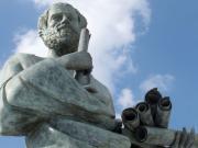 La frase de hoy, Aristóteles: Yo prefiero confiar sin fiarme