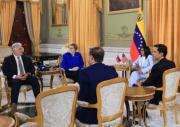 Delcy Rodríguez se reunió con senadores de EEUU