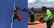 Retiran una bandera boliviana que fue izada en territorio peruano a orillas del Titicaca