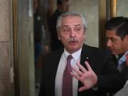Alberto Fernández negó que tenga aspiraciones electorales y volvió a cruzar a Adorni: En mi gestión no se subió ningún familiar al avión presidencial