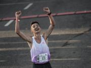 La estafa que sacude a Mendoza y de la que fue víctima un conocido maratonista: prometían el 2,5% mensual en dólares