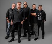 Trilogía en vivo, la vuelta a escenarios de un gigante del rock boliviano