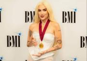 Orgullo criollo en la cima: Elena Rose conquista el BMI Impact y hace historia