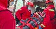 Chofer de minibús queda atrapado entre los fierros tras choque con un camión en los Yungas