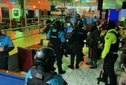 Operativos en Quito: encuentran armas blancas y menores de edad en bares y discotecas